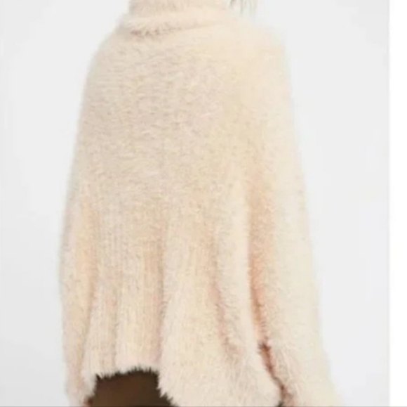 NWT  FP One Free People Women's The Dream Over Sized Fuzzy Sweater small - Picture 2 of 6